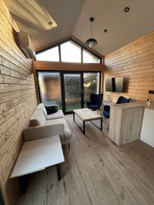 M 35 wyposażony – salon z przeszkleniem